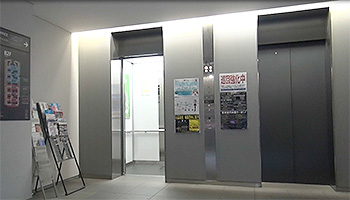 写真：稼働中のエレベーターの様子