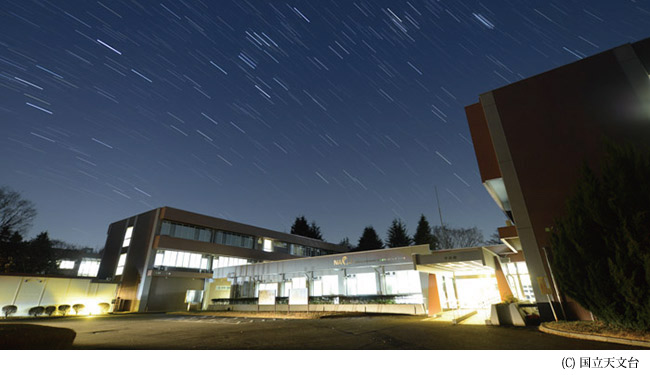 写真：「国立天文台　三鷹キャンパス」から見た夜景-「(C)国立天文台」