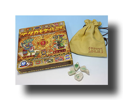 写真:ダッタカモ文明の箱と袋とコマ