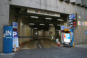 写真：山下公園の駐車場入口