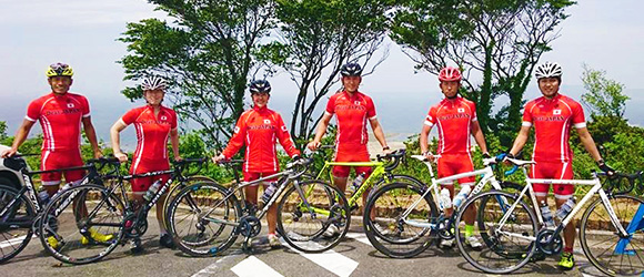 写真：自転車競技デフ日本代表の集合写真