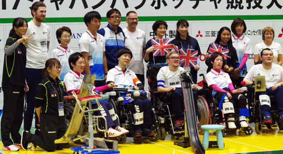 写真：日本代表とイギリス代表の集合写真
