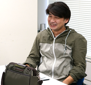 写真：笑顔でインタビューに答える福田さんの様子