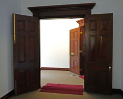 写真：少し段差のあるドアの写真