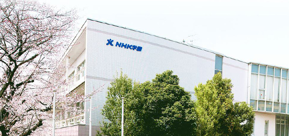 写真：NHK学園の外観風景の様子