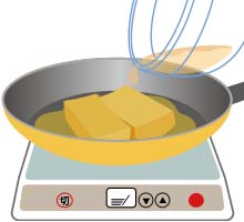 イラスト：フライパンに高野豆腐と卵液の半量分を入れている