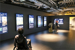 写真：「REVE DES LUMIERES」の会場の「イントロダクション」